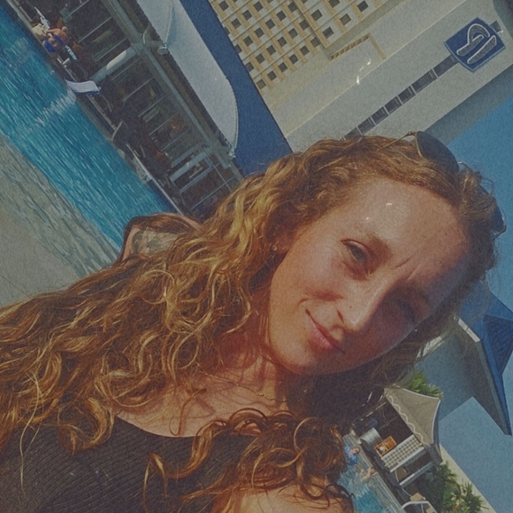 Meet your Posher, Jennifer - Picture 2 of 7